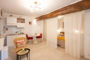 Piave suite | Modern studio con balcone in corte storica