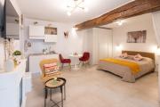 Piave suite | Modern studio con balcone in corte storica