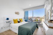 Blue Breeze Espinho | Pool View, Gym & Balcony