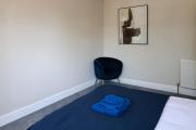 Modern Home with Pool Table and Netflix Free Parking