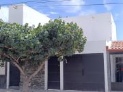 Hospedaje cómodo a dos minutos del aeropuerto