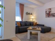 Stylish Sunrise Apartment - Balcony & Parking