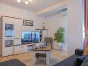 Stylish Sunrise Apartment - Balcony & Parking