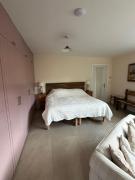 Private Superking-Twin ensuite with Kitchenette