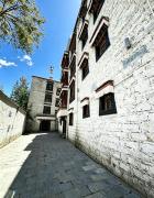 Top Lhasa