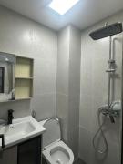 Hoang Hoa Tham Modern Apartment in Ba Dinh near West Lake and Old Quarter