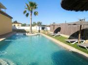 Chalet con piscina privada Lugar tranquilo con Palmeras