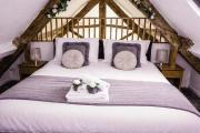 Romeo Cottage - Sleeps 4 - Open Plan Barn - Private Hot Tub & Garden