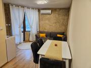 Central, quiet and modern apartment with Private Parking