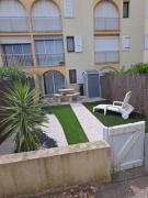 Appartement T2 avec son rez de jardin de 40 m2 5 couchages 250m de la plage et 15km de lArena