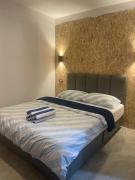 MAXi MaMa Room