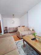 Cozy Apartment, Free Parking near Dajti Cable Car, BunkArt