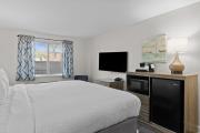 King Bed Close to Beach Resort View