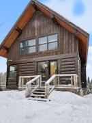 Chalet Inukshuk Luxury Log Cabin with Spa Lake View and Club Access near Mont Tremblant