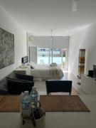 Luxury and Comfort Vizion Hollywood by Carpincho RE