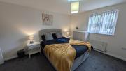 Large Modern House With Private Parking