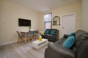 Charterhouse - Free Netflix, Private Garden, WiFi & Free Parking For 3 Cars