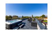 2 Bedroom Stunning Home In Peroj