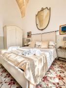Eccelsoleccese Boutique B&B - steps from the Historic Center