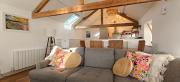 2 Beds - 2 Minute Walk to Beach!