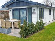 Holiday Home Ferienchalet an der Grenze zwischen Brabant und Zeeland by Interhome