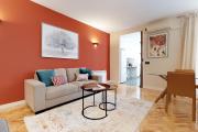 Stylish Apartment by Plaza Santa Ana