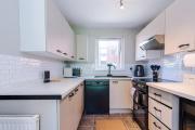 Chic 3BR City Escape Balcony M4 Heart