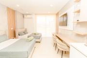 Exclusiva suite moderna con balcón cerca al mar