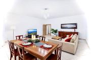 Vacanze Napoli centrale Elegant and Spacious 130sqm 2 Bedrooms 2 Bathrooms 1 Full 1 Service