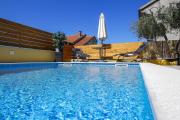 Apartments with swimming pool Zadar - 6128