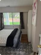 Cozy Room Ensuite Bath & Own Entrance Peaceful Stay