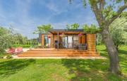 Beach House IVE, romantic escape with jacuzzi, pool & olive grove charm in Pomer, Istria