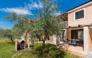 Nice Apartment In Umag With Outdoor Swimming Pool