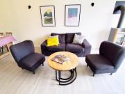 Large 2 Bedroom apartment with lake view & garden