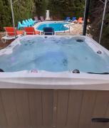 Near the beach, 9 bedrooms, sleeps 19, Jacuzzi, Full AC, BBQ, 2 kitchens, 2 dishwashers, fast internet, ping pong, cars not necessary