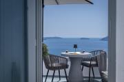 Top Oia