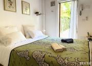 Charming Garden Home, 10 min Walk to Duomo
