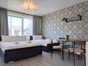 Large Studio Near Airport & Centre Free Parking
