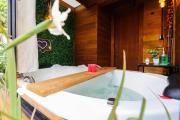 Cabana romântica com hidro e conforto