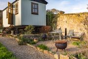 Plank Bridge Shepherds Hut in Apple Orchard & BBQ Sleeps 2