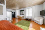 Light-Filled Apartment near Old Town & Beach - Free Parking - Close to Port