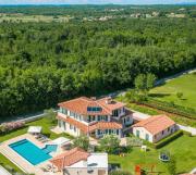 Exclusive Villa Milanni mit riesigem Pool und Jacuzzi