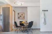 Top Kato Gouves