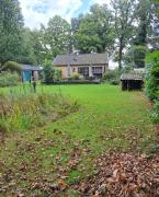Heerlijk vrijstaand vakantiehuis met grote tuin