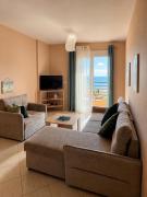 Dahlila`s Lake View Home