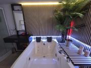 Loveroom waterloo, Suite romantique avec Jacuzzi et sauna privatifs