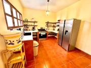 Villa San Lazaro, Alojamiento entero, para 8 personas en Antigua con amplio parqueo y terraza con vistas al volcan