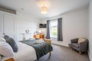 Top Leiston