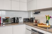 2 Bed Flat, Minutes to Wembley Stadium with Gym & Cinema Room