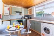 3-Bedroom House w Free Parking, Near MAN Airport!